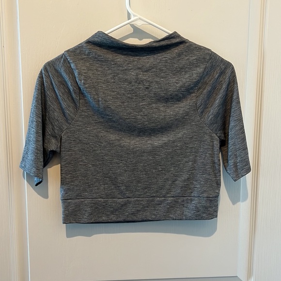 NWOT The Northface Crop Top - Picture 3 of 3